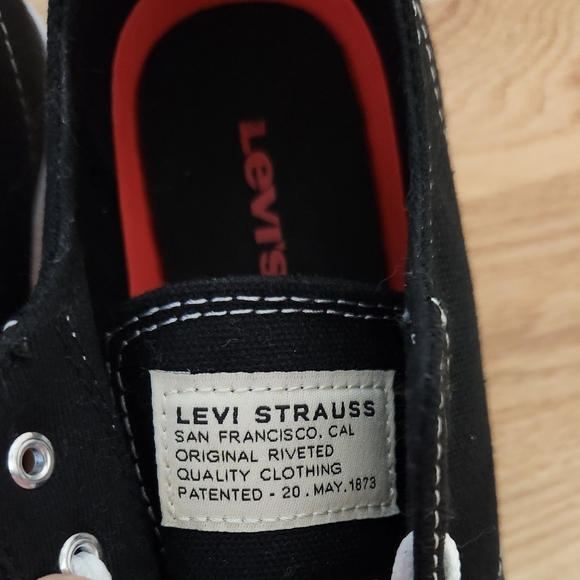Levi's Womens Black and White Sneakers Size 9 NWOT - Picture 4 of 7